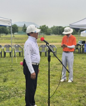 제9회 부산서구파크골프협회장기대회 개최 부산광역시 서구파크골프협회(협회장 박창길)는 2025년 6월 9일(일), 제9회 부산서구파크골프협회장기대회를 대저생태공원 파크골프장에서 성황리에 개최하였습니다.이번 대회에는 공한수 서구청장, 김혜경 서구의회 의장, 김용구 서구체육회장, 김성호 부산시파크골프협회장,그리고 부산시 구·군 파크골프협회장 등 주요 내빈이 참석해 자리를 빛내주었으며, 총 130여 명의 파크골프 동호인 선수들이 참가해 열띤 경합을 벌였습니다.■ 대회 수상자 명단남자부1위: 전병화 (대신클럽)2위: 김영식 (천마클럽)3위: 전재익 (갈매기클럽)4위: 김종수 (중부산클럽)5위: 이제욱 (부민클럽)여자부1위: 홍성미 (대신클럽)2위: 이화자 (갈매기클럽)3위: 조종희 (갈매기클럽)4위: 이미영 (천마클럽)5위: 김쾌 (천마클럽)홀인원상: 강현석 (대신클럽)니어상: 박희철 (천마클럽), 선영화 (갈매기클럽)이번 대회는 동호인 간의 친목과 화합을 다지는 계기가 되었으며, 파크골프의 저변 확대와 지역 생활체육 활성화에 크게 기여하였습니다.  