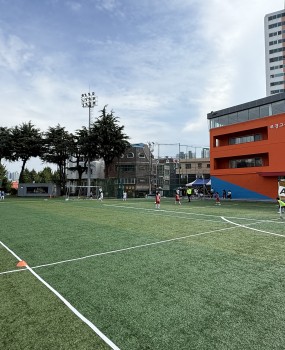 2025년 8월 31일(일) 부경고등학교 운동장에서
2025 부산 서구 i-League 제5라운드가 성황리에 열렸습니다 
이번 라운드는 U8, U10, U12 세 부문으로 나뉘어오후 3시 30분부터 7시 30분까지 진행되었으며무더운 초여름 날씨에도 참가한 어린 선수들은지치지 않는 열정과 패기를 발휘하며 멋진 경기를 펼쳤습니다
선수들은 서로를 존중하며 안전하고 즐거운 경기 문화를 만들어갔고학부모들의 뜨거운 응원 속에모두가 함께 웃고 즐기는 축제의 장이 되었습니다^^
앞으로도 i-League는 초등 축구의 저변 확대와유소년 스포츠 활성화를 위해 꾸준히 이어질 예정입니다많은 관심 부탁드립니다  