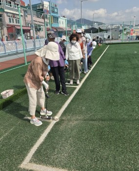  안녕하십니까부산광역시서구체육회 2025 장수체육대학이 9월부터 시작하여11월 19일로 종료되었습니다.체조, 게이트볼, 파크골프 3종목이 운영되었으며,체조 A반 15명, B반 15명게이트볼 20명파크골프 20명이 참여하였습니다.서구 관내 어르신들의 생활체육 저변 확대 및 건강한 여가생활을 위해더욱 힘쓰도록 하겠습니다.